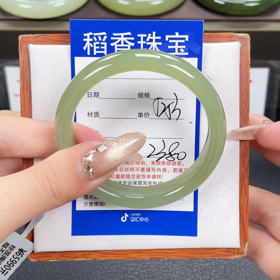 和田玉手镯未镶嵌