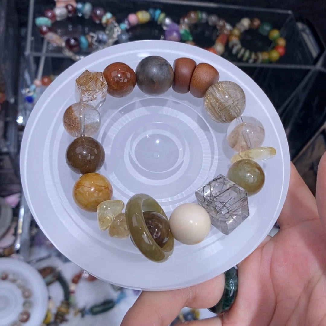 翡翠颈饰未镶嵌?****m莎莎要发财