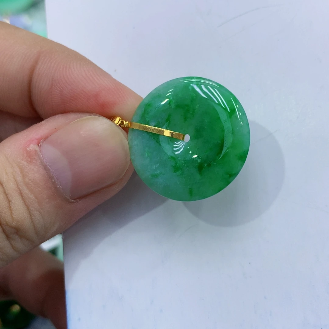 翡翠18K金镶嵌颈饰翡翠