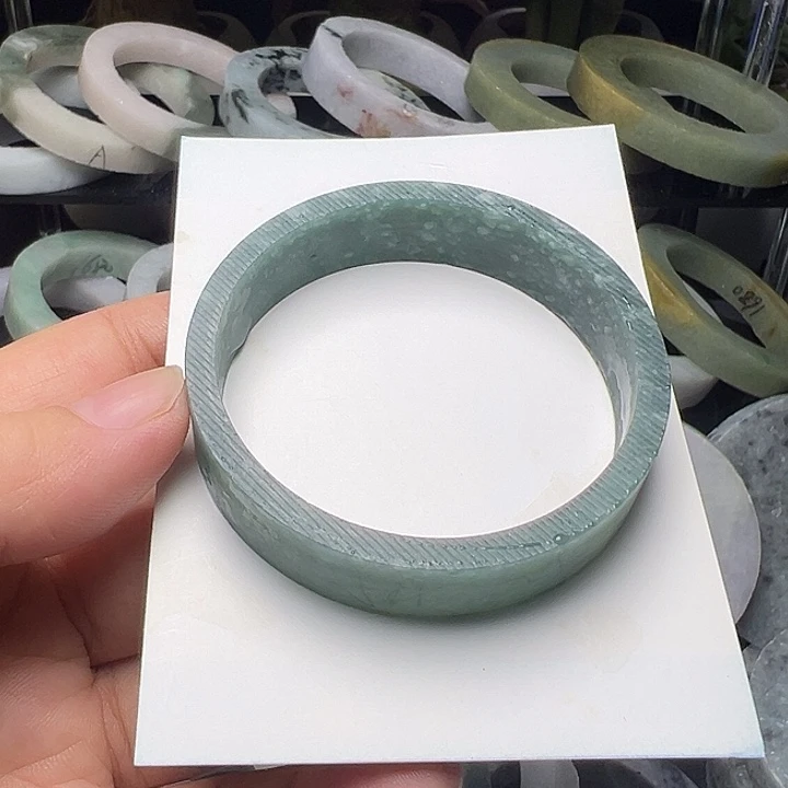 定制翡翠未镶嵌公主镯