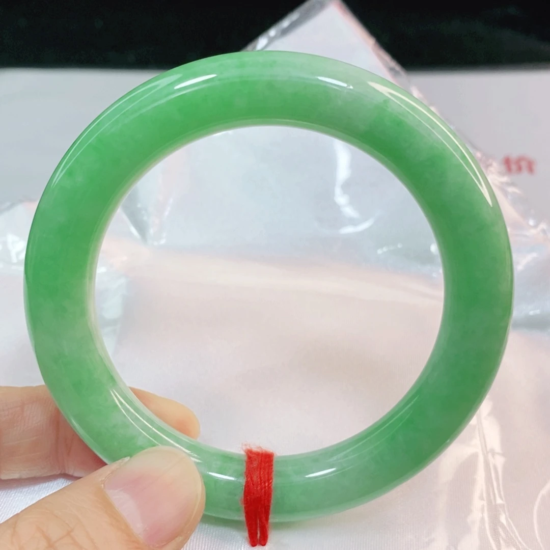 翡翠手镯未镶嵌55-57圈口圆条