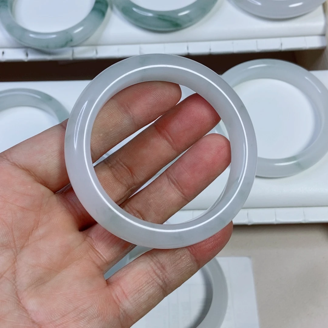 未镶嵌手镯石英质玉