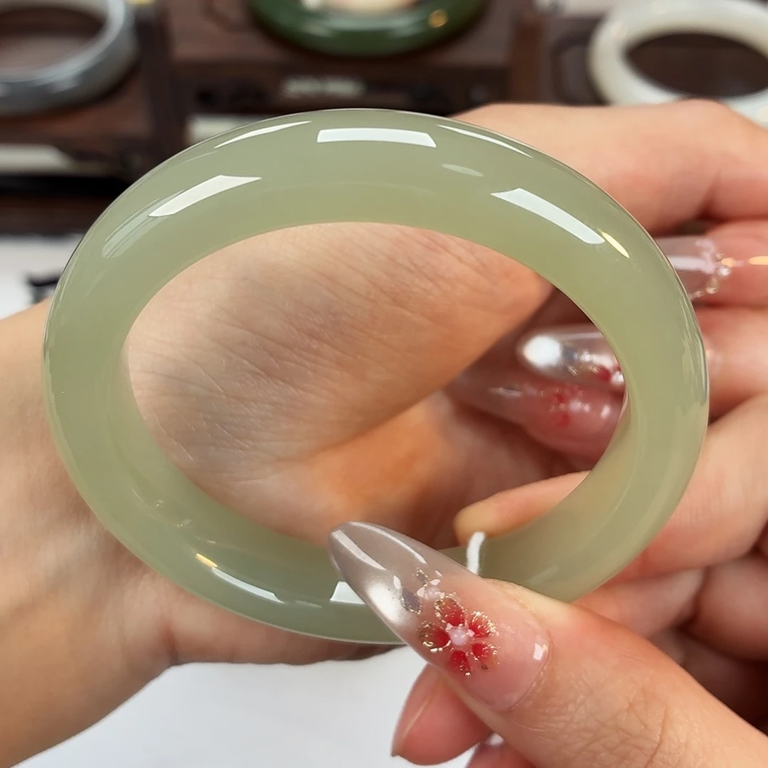 和田玉未镶嵌手镯