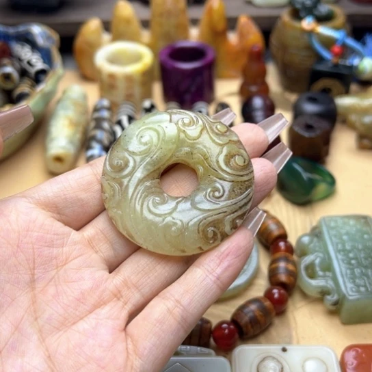 蛇纹石玉未镶嵌颈饰