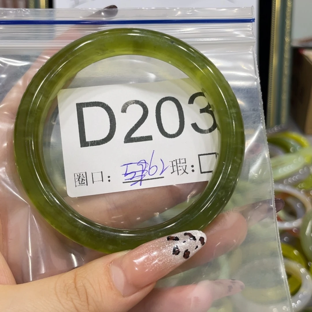 未镶嵌蛇纹石玉颈饰团**_