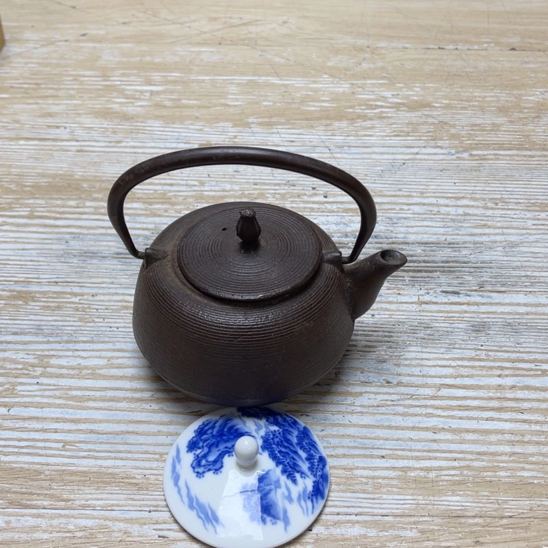 瓷片恩*密密麻麻地排列着一