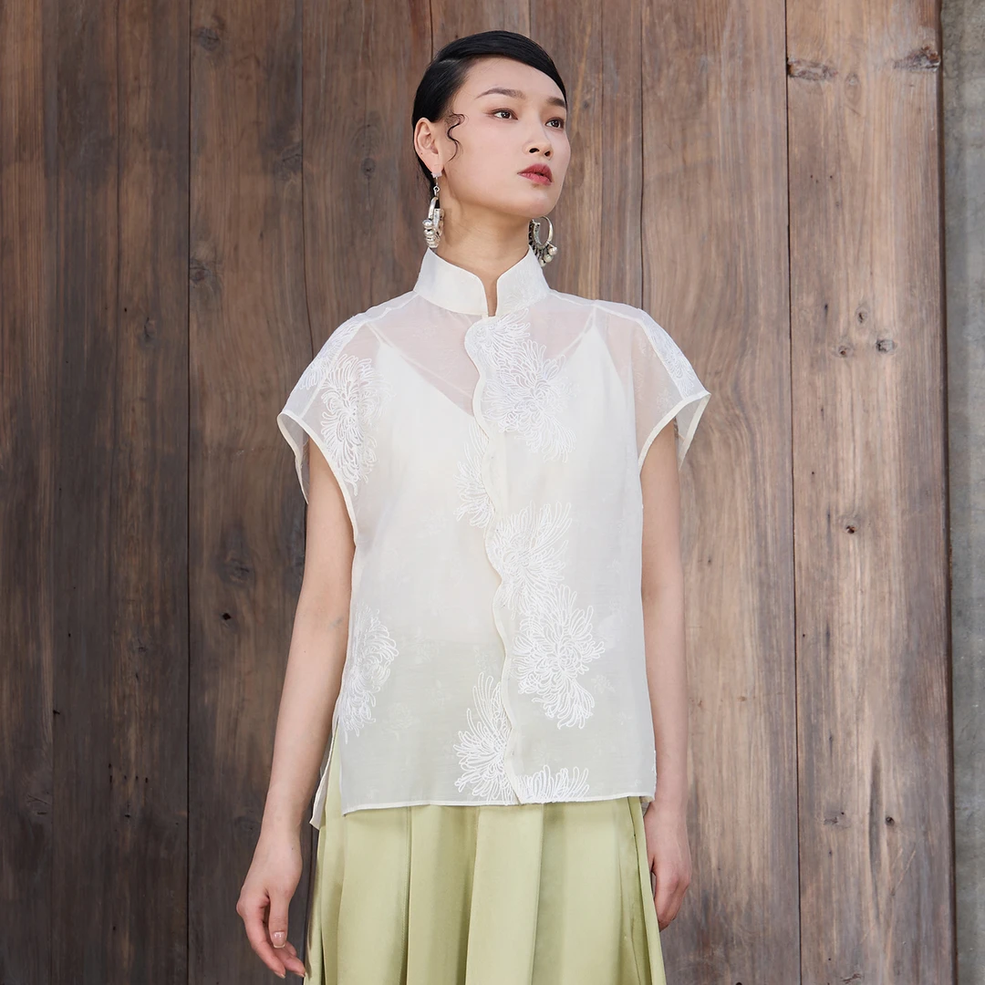 界内界外夏季新中式复古绣花休闲风上衣轻熟风短袖衬衫J52C2156
