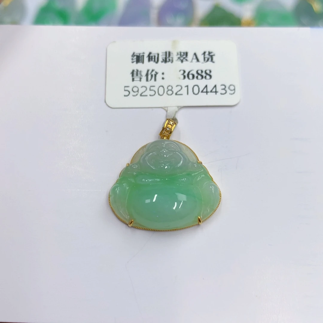 翡翠18K金镶嵌颈饰翡翠