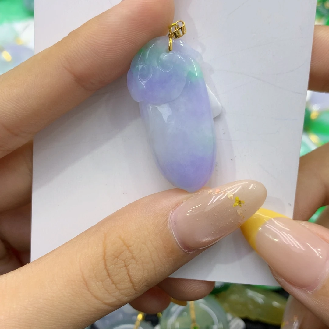 颈饰18K金镶嵌翡翠