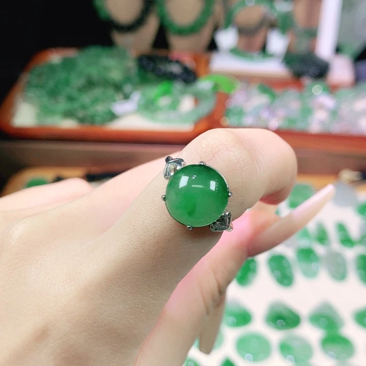 石英质玉未镶嵌颈饰