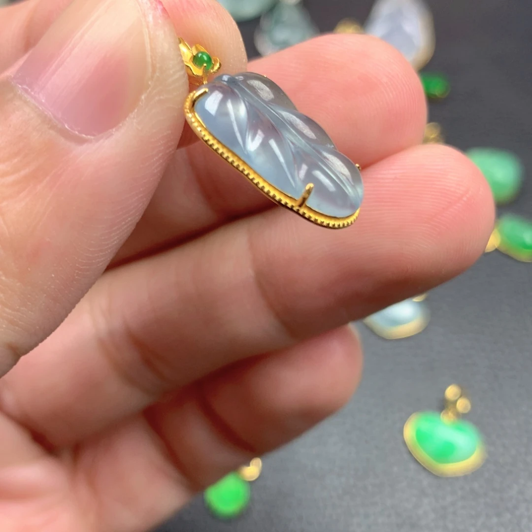 【闪购商品】颈饰18K金镶嵌翡翠翡翠