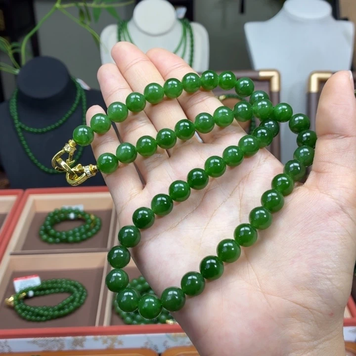 和田玉（碧玉）未镶嵌颈饰菠菜9.6