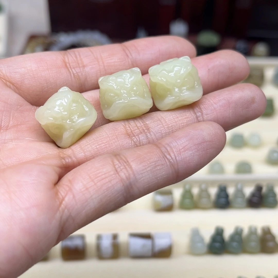 K***T和田玉未镶嵌珠宝半成品