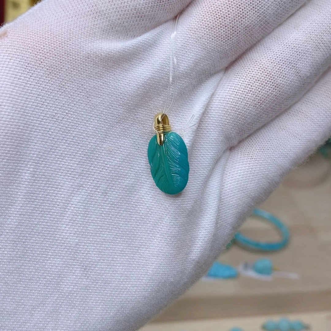 绿松石吊坠18K金镶嵌