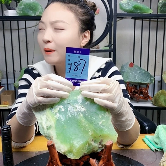 【闪购商品】未镶嵌蛇纹石玉原石路*