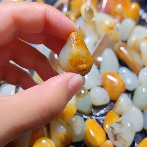 和田玉（糖玉）未镶嵌颈饰10克