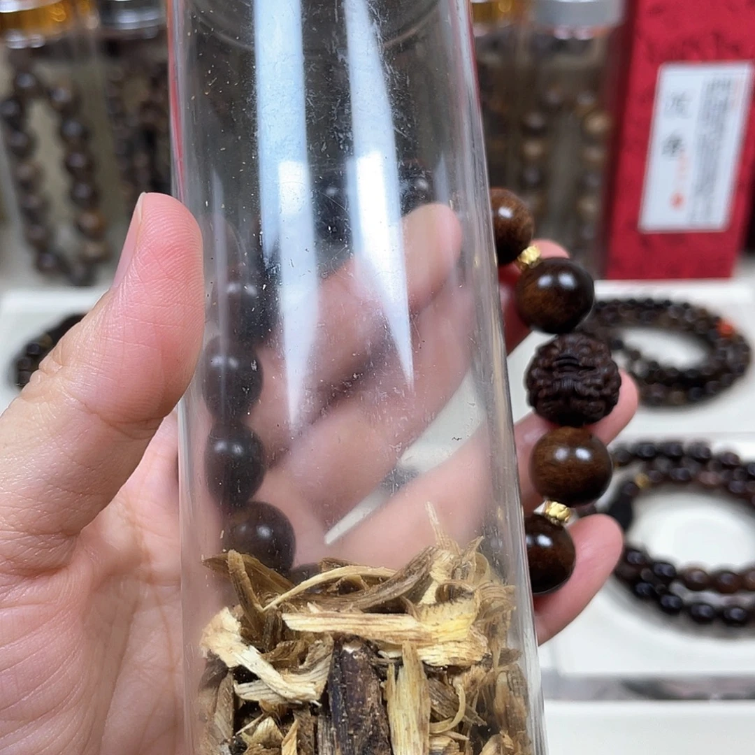 洪***涛沉香沉香碎屑+越南芽庄白奇楠留疤料1.4