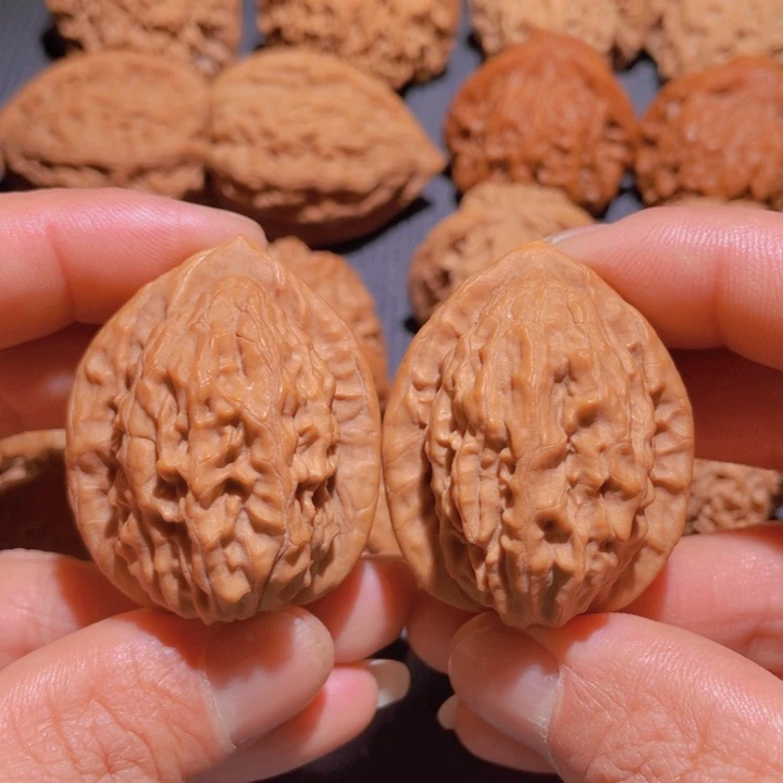 文玩核桃吊坠大红袍