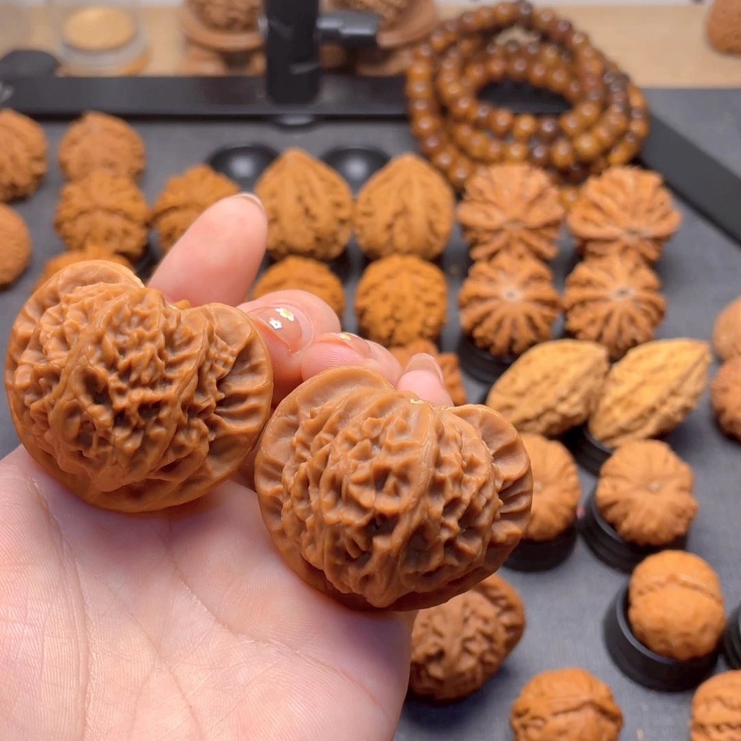 默***默核桃文玩把件麻核宫灯