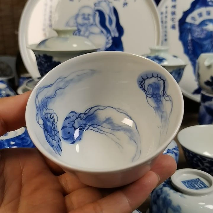 微瑕品景德镇陶瓷青花水母斜口杯