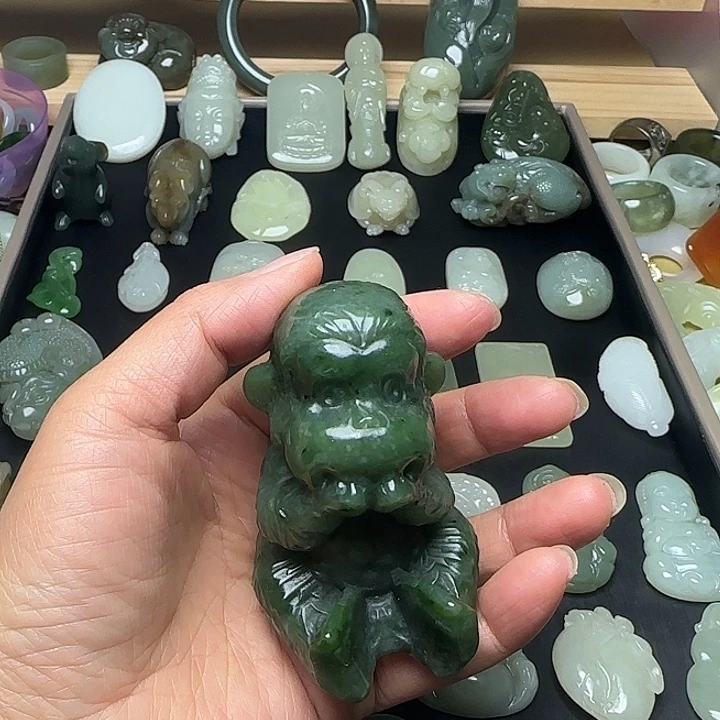 和田玉未镶嵌把件