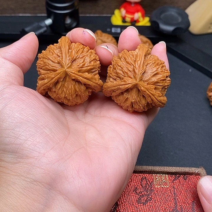 ﷽***﷽把件文玩核桃白奔