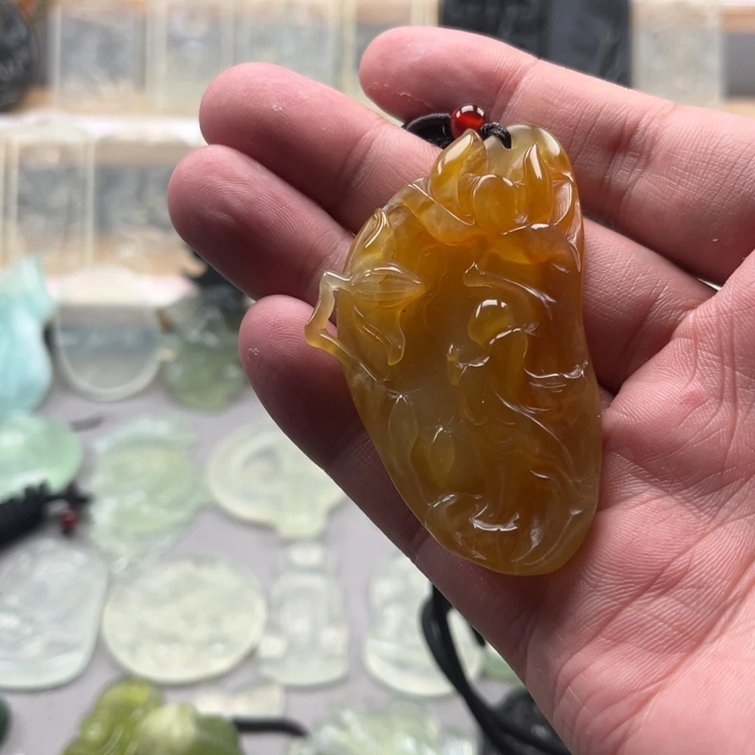 未镶嵌蛇纹石玉颈饰微瑕