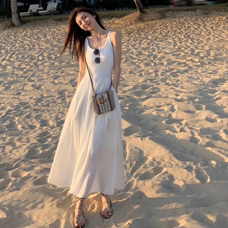 白色修身无袖赫本风连衣裙女夏季爆款2025新款气质裙子显瘦小黑裙