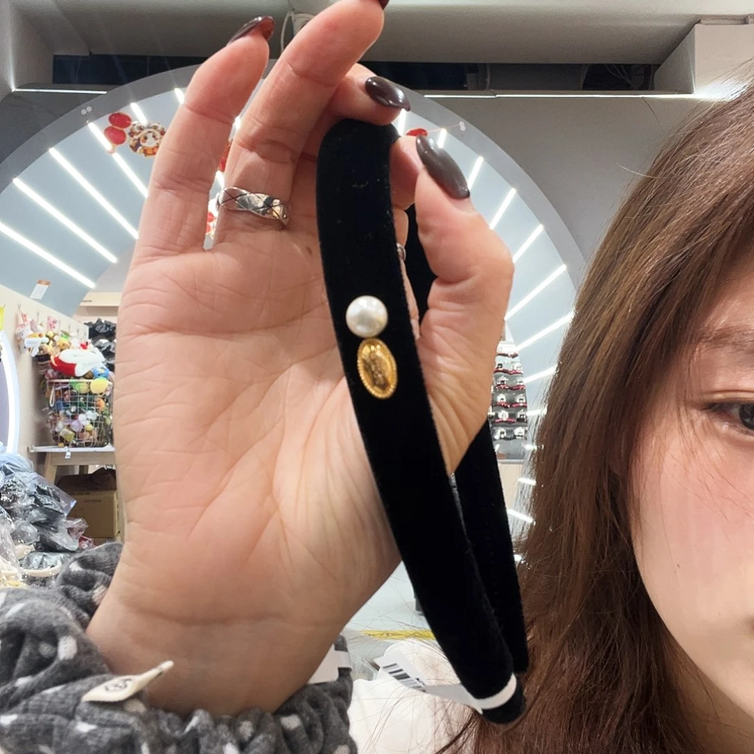 布艺非金属黑色丝绒珍珠