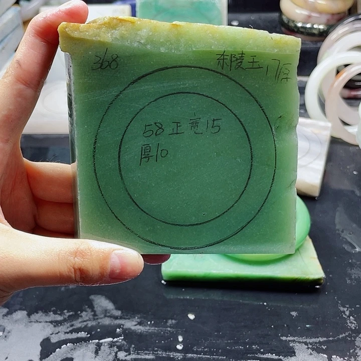 石英质玉未镶嵌手镯定制