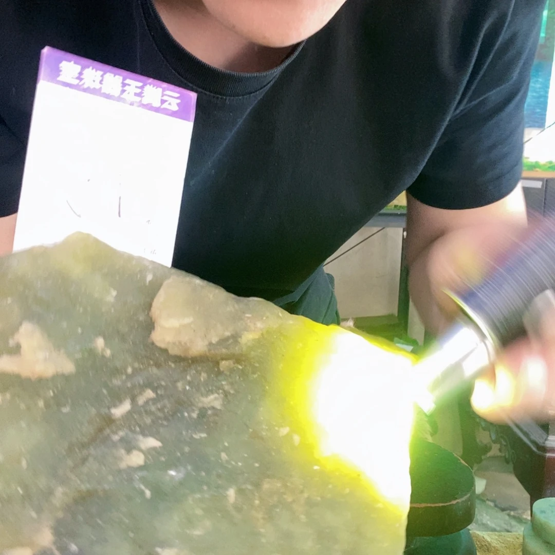 蛇纹石玉未镶嵌珠宝奇石