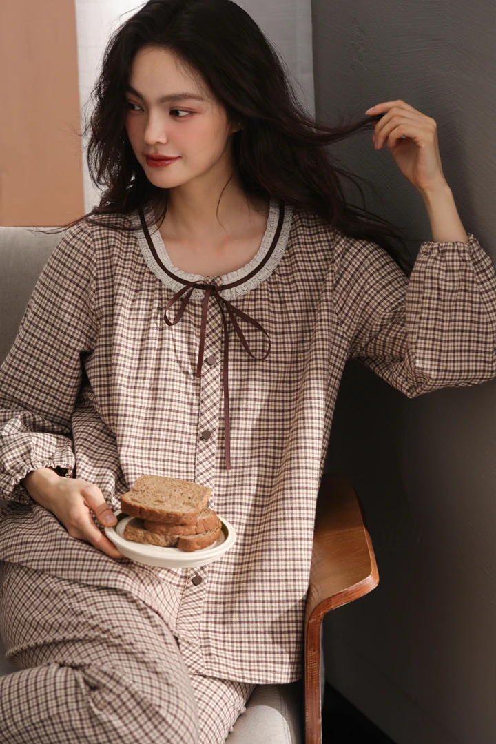 【夏娃之秀实体店】娃娃领格子春秋可外穿家居服20243