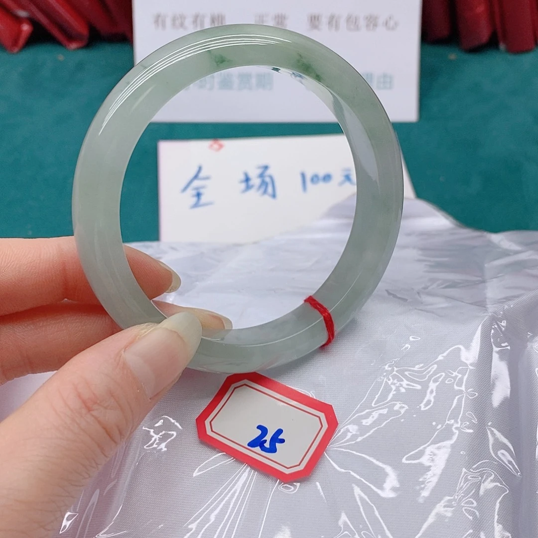 翡翠手镯未镶嵌冰****?255555555