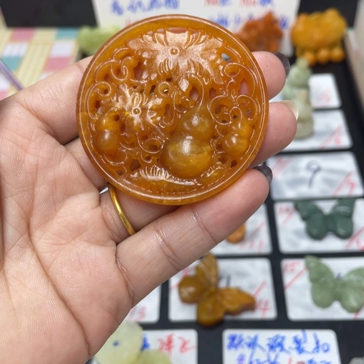 路***璐蛇纹石玉合金颈饰