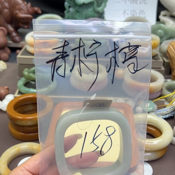 石英质玉手镯未镶嵌青**?