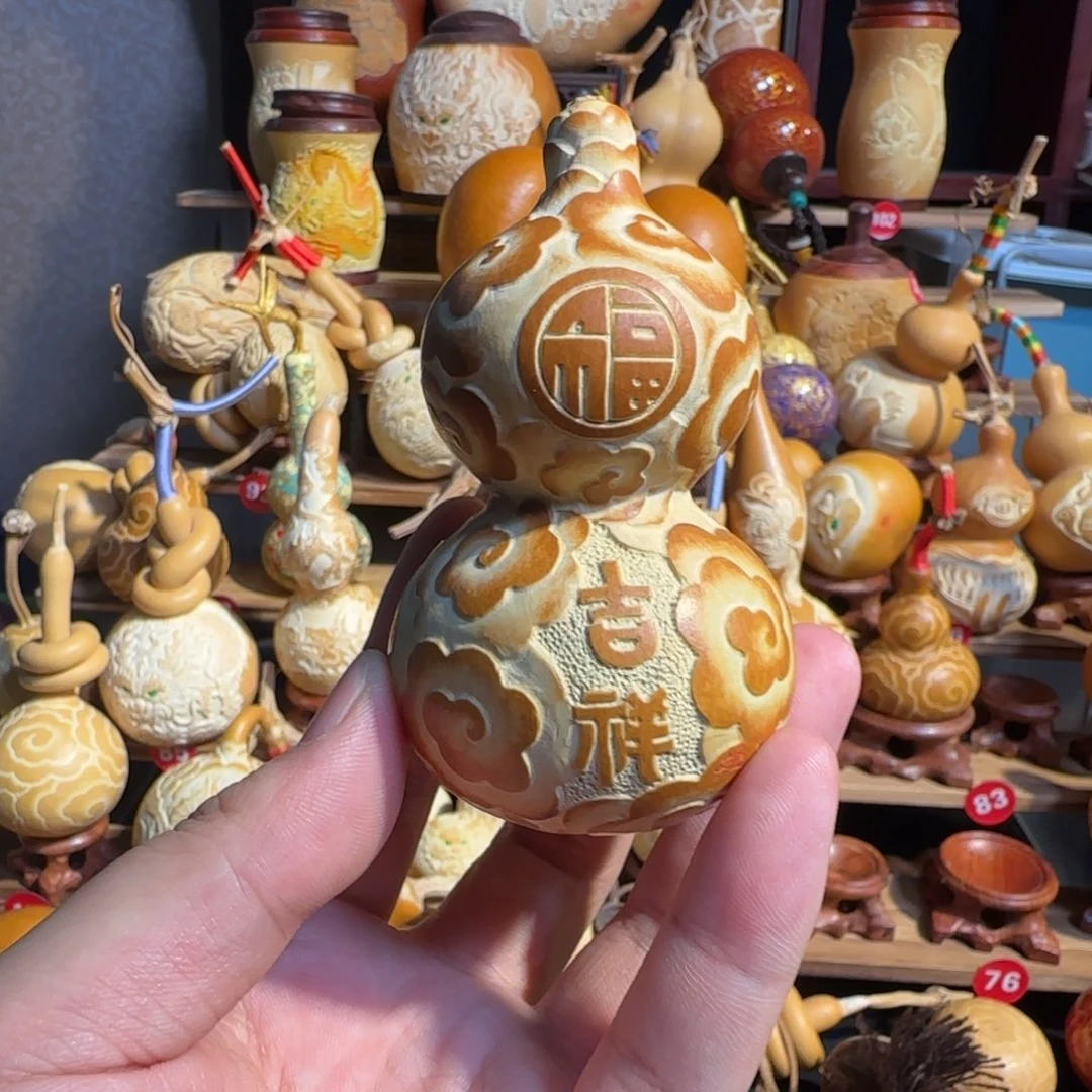 兔***。有机玻璃祥云雕刻