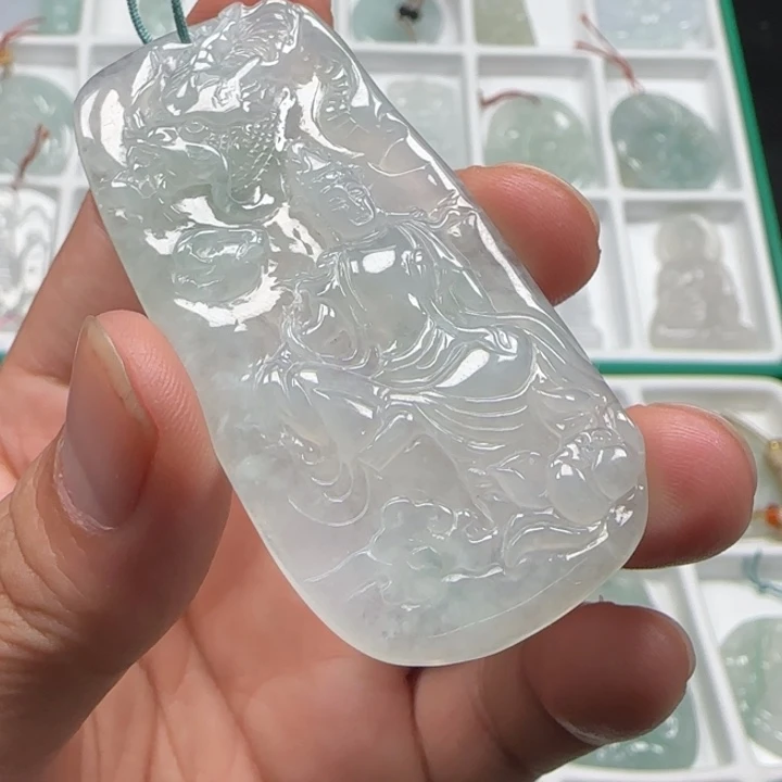 颈饰未镶嵌翡翠观音