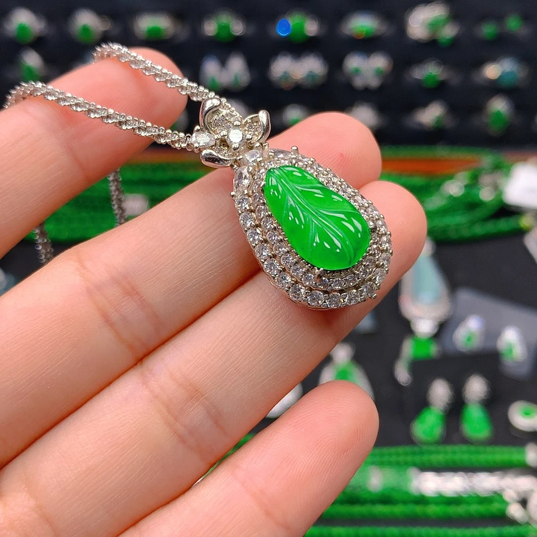 翡翠未镶嵌颈饰叶子