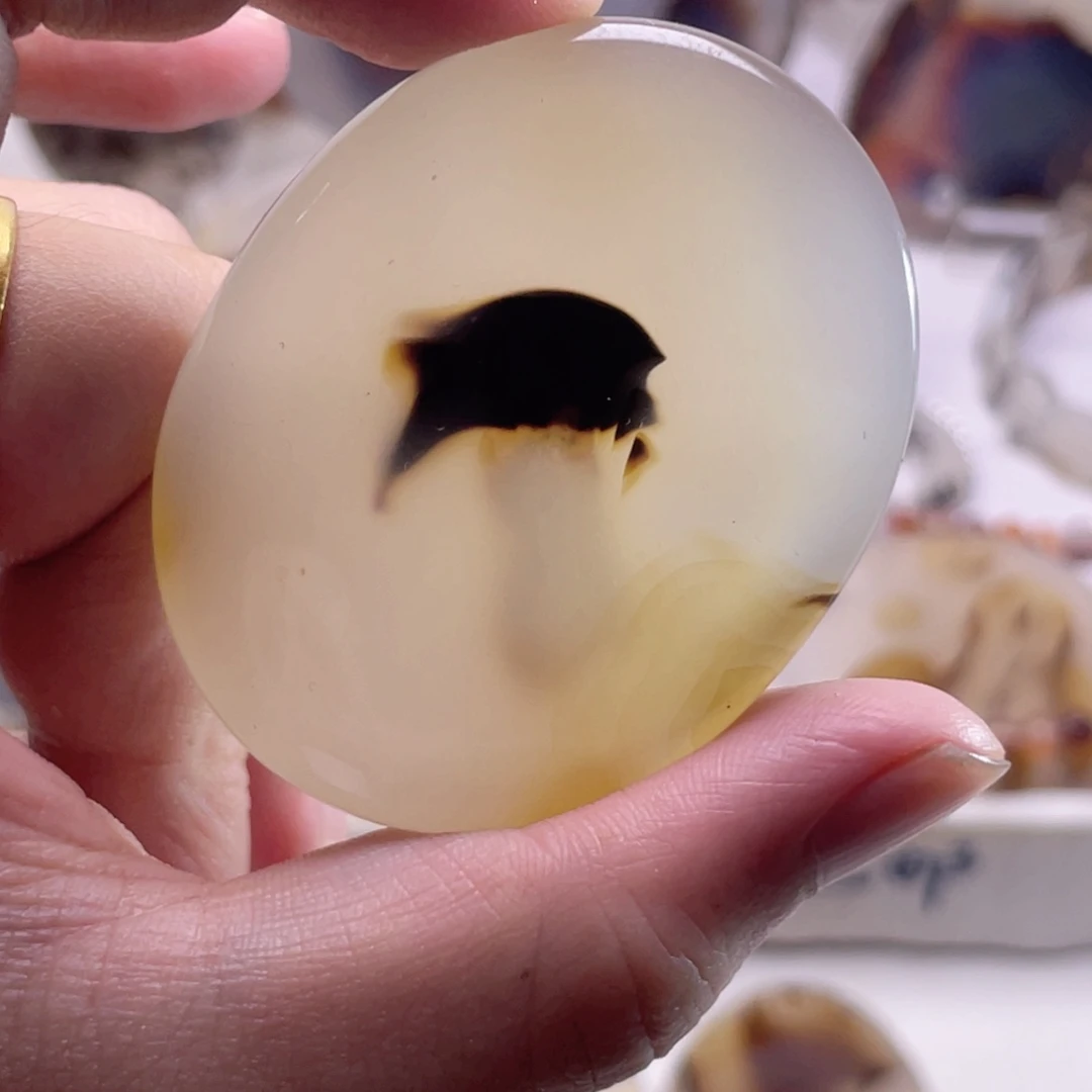 玛瑙/玉髓未镶嵌珠宝奇石