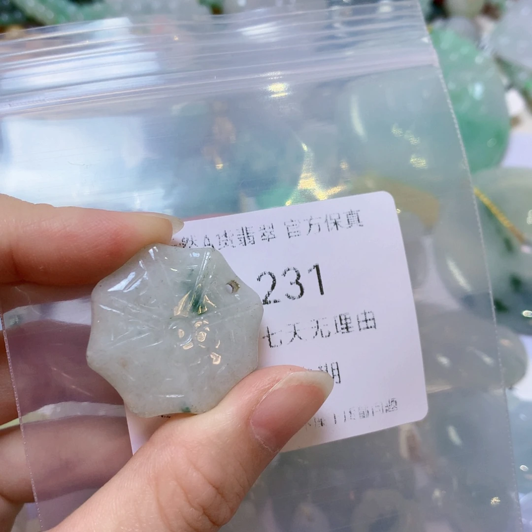 吊坠(不含链)未镶嵌翡翠
