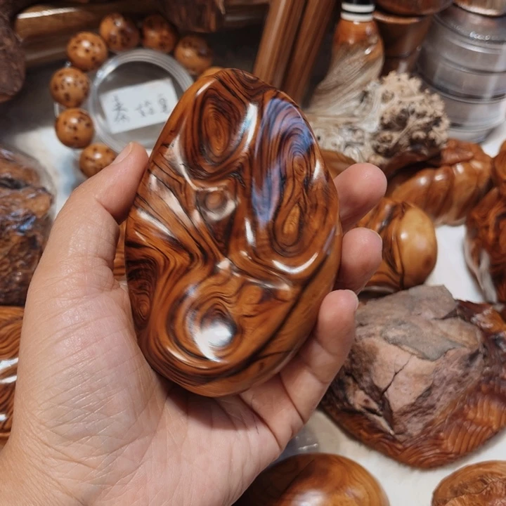 宜***路柏木北太行崖柏圈眼手把件