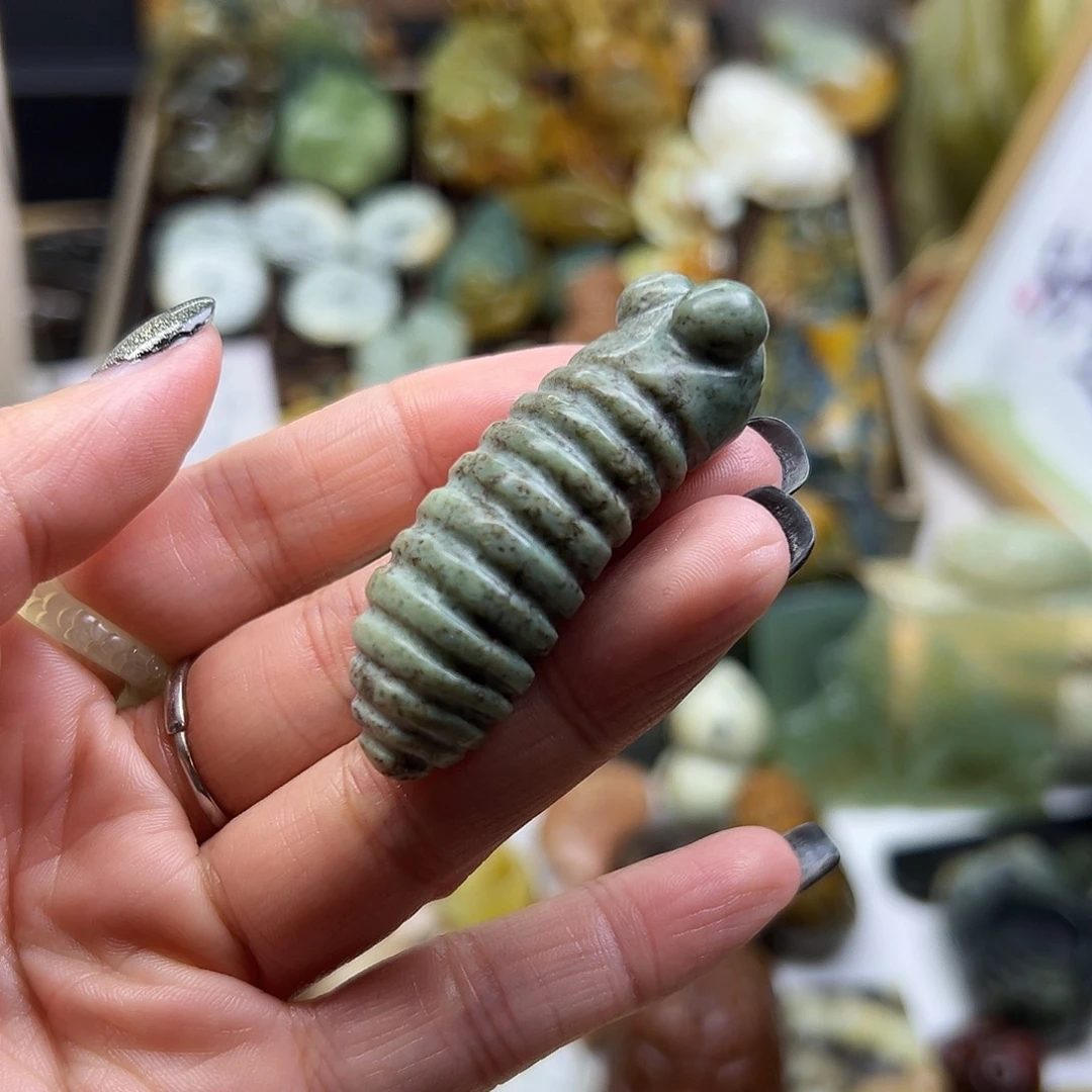 岫岩河磨玉（透闪石质玉）未镶嵌颈饰河磨玉蚕宝