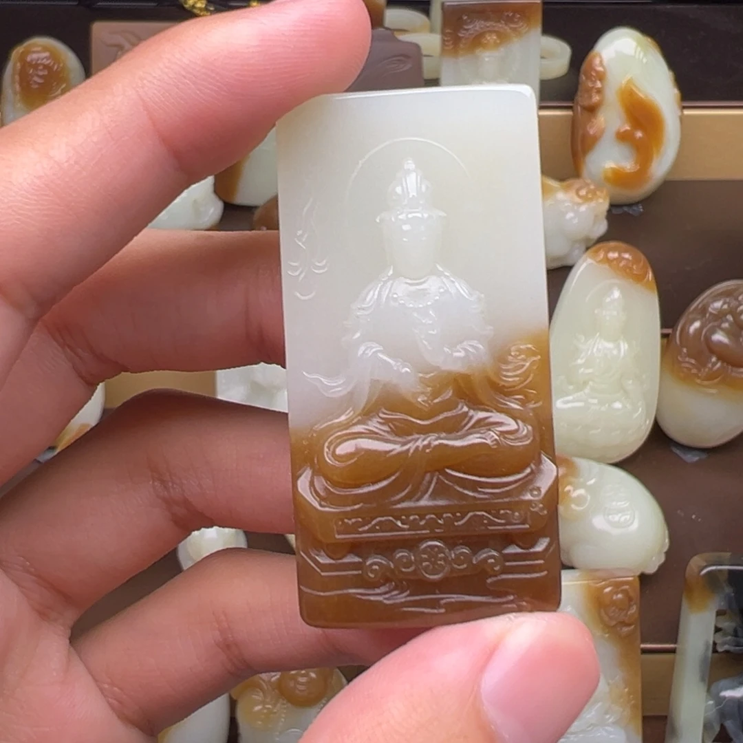 眨***了颈饰未镶嵌和田玉（糖玉）
