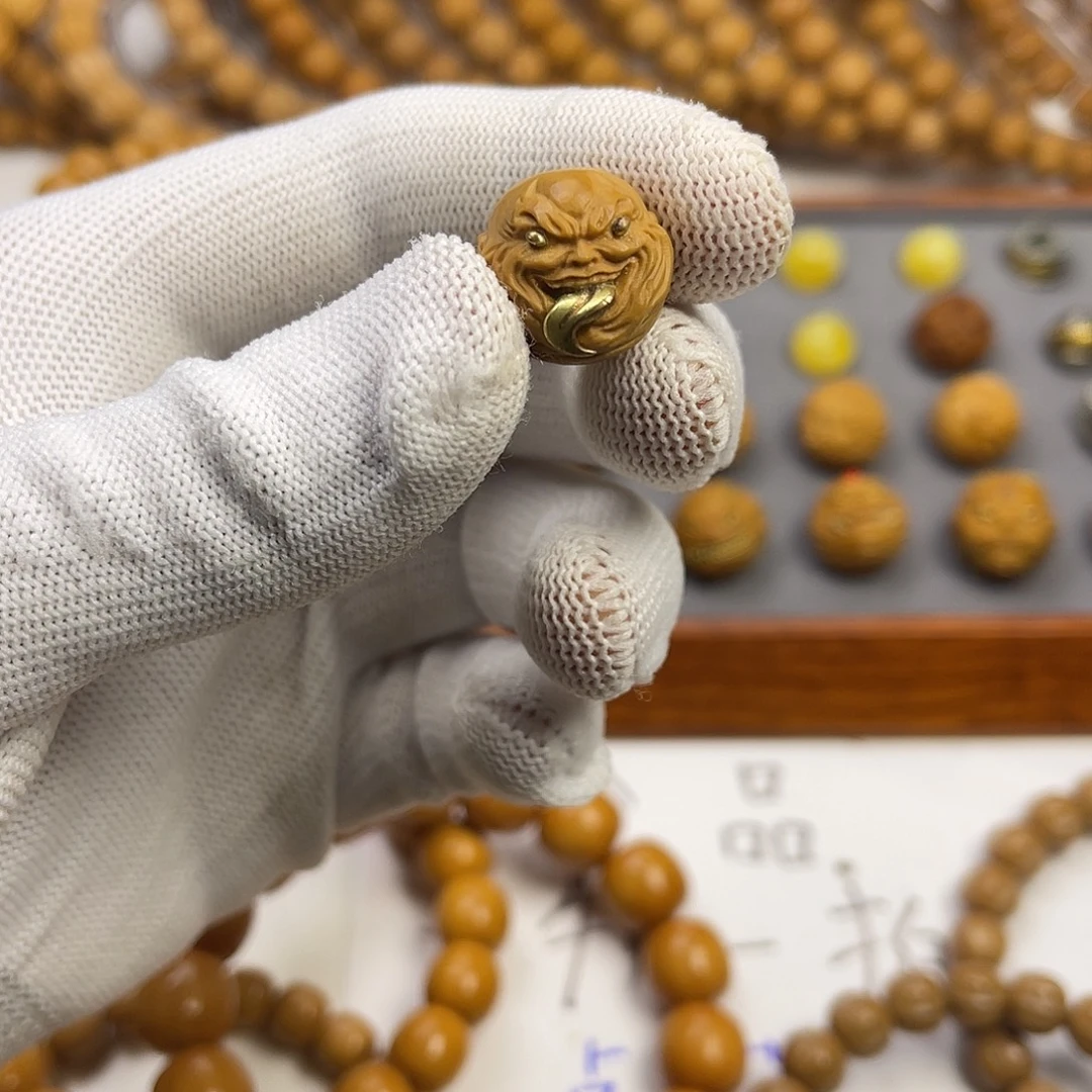 s***、猴头核桃手串舔僧