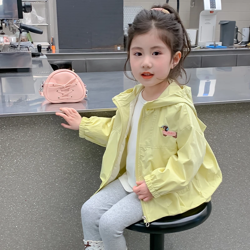 女童外套春秋2025秋季新款女宝宝初秋上衣网红炸街儿童冲锋衣秋装