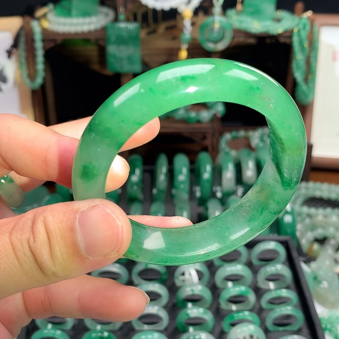 石英质玉手镯未镶嵌圈口57