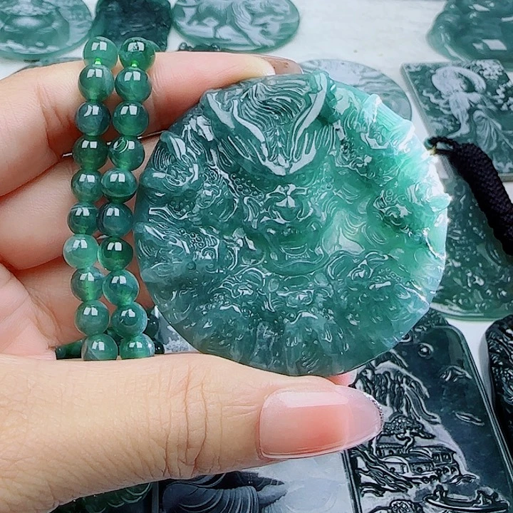 翡翠未镶嵌颈饰多样性发货天然的A货翡翠