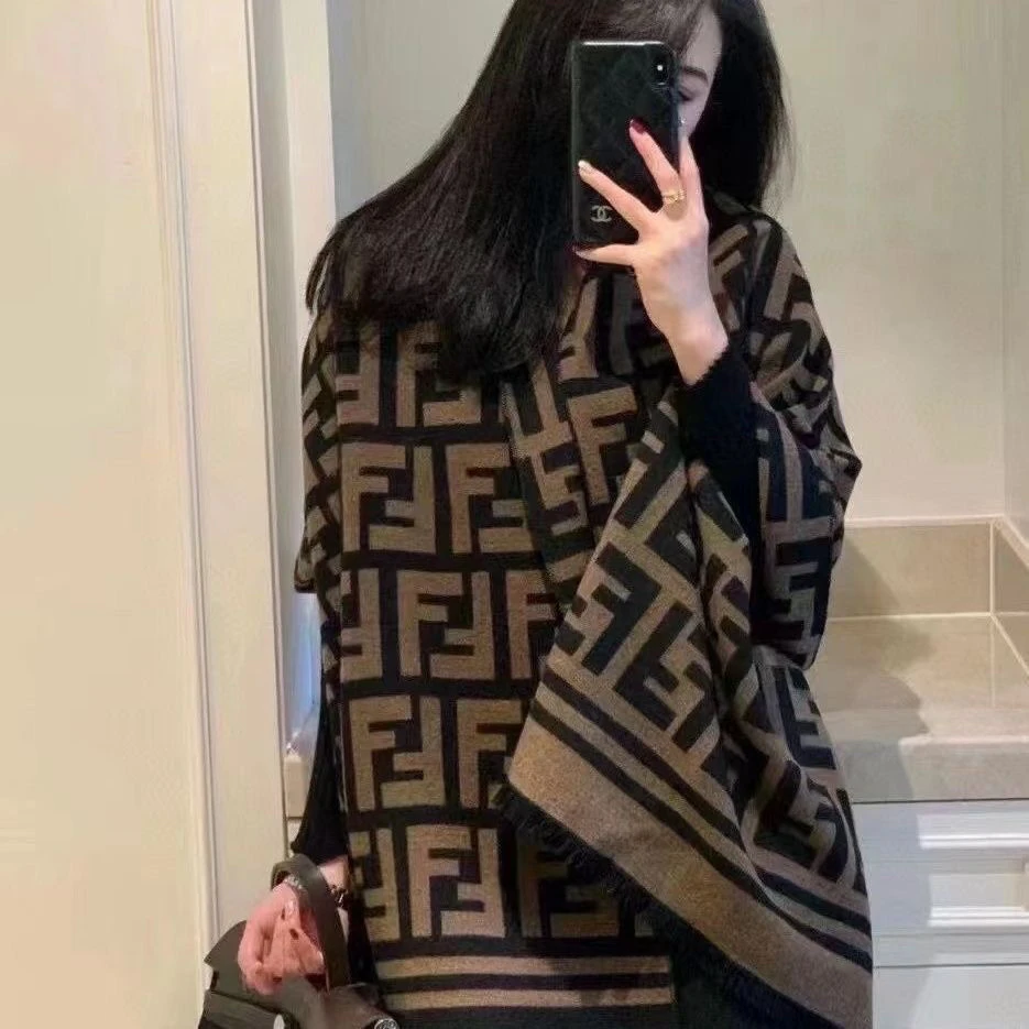 围巾格子极简百搭不掉色保暖女披肩经典外搭轻奢洋气