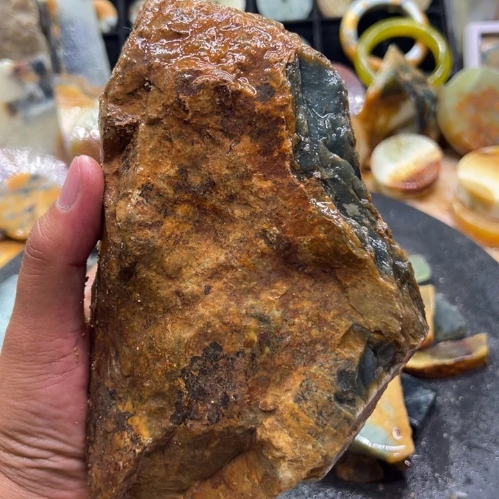 蛇纹石玉未镶嵌珠宝奇石