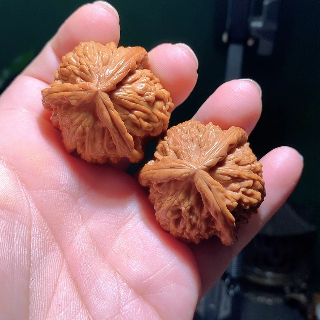 文玩核桃把件40白奔